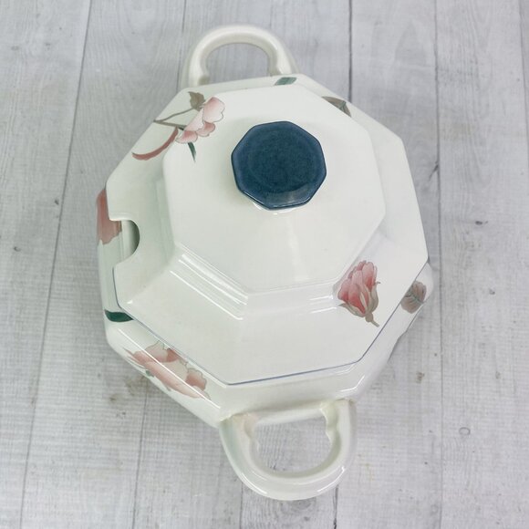 Mikasa CONTINENTAL SILK FLOWERS F3003 Octagonal  Lidded Handles 10"  Soup Tureen - Picture 5 of 12